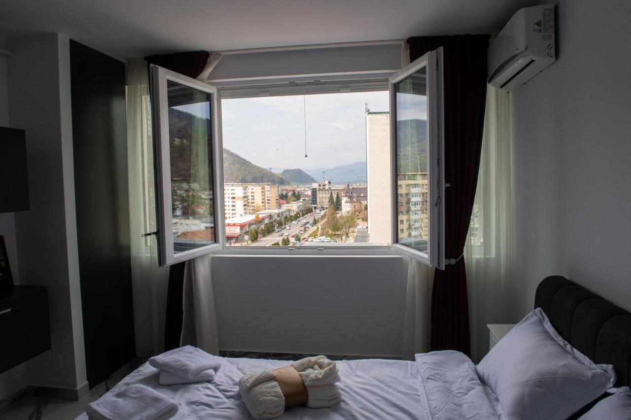 Apart Hotel Center Piatra Neamt Exterior photo